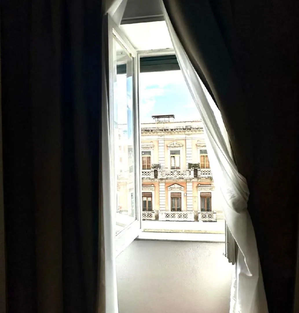 Sicilian Vibes Rooms With Suite Aeroporto di Catania Fontana Rossa Affittacamere