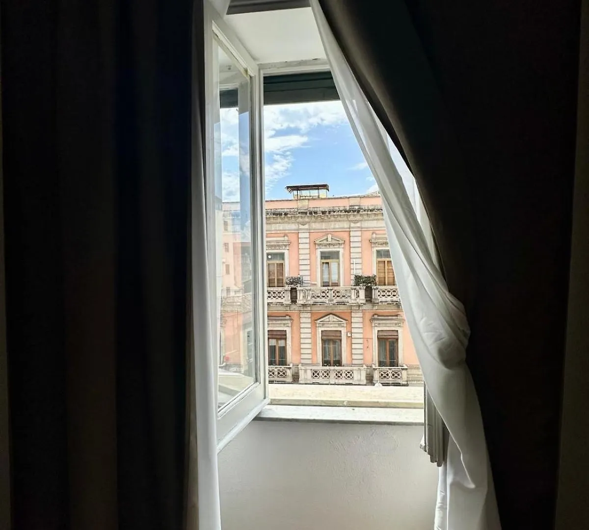 Sicilian Vibes Rooms With Suite Aeroporto di Catania Fontana Rossa