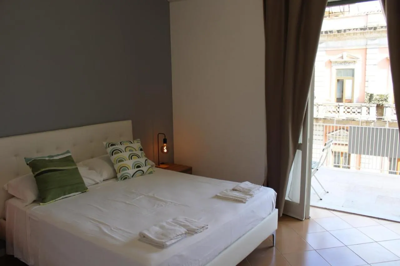 Sicilian Vibes Rooms With Suite Aeroporto di Catania Fontana Rossa 0*,  Italia